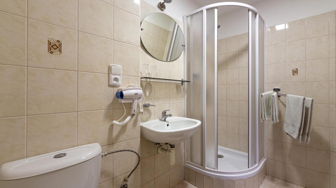 Hotel Alfa Třebíč Esterno foto