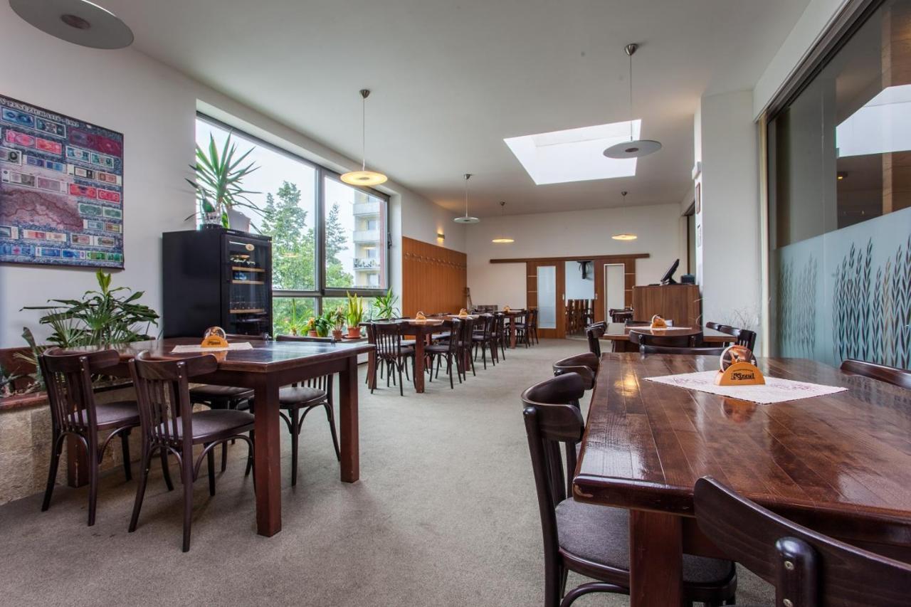 Hotel Alfa Třebíč Esterno foto